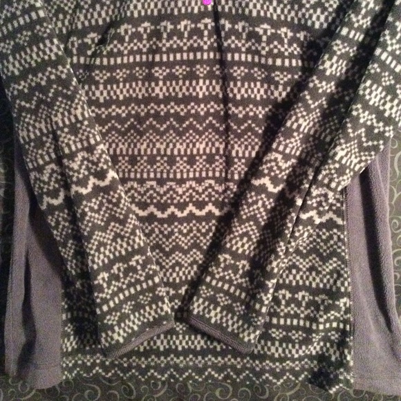 Comfy Columbia top - Picture 2 of 5